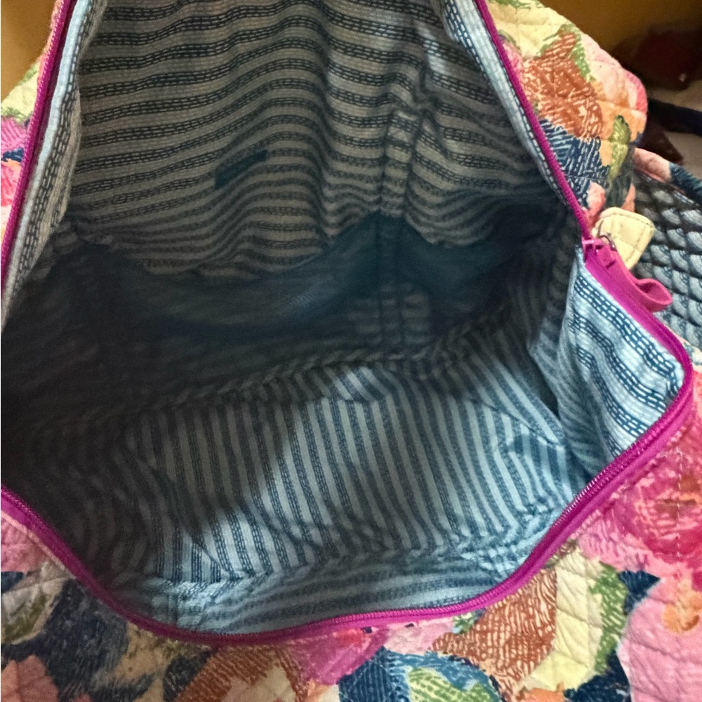 Vera Bradly Floral Quilted Women's Bag - Picture 4 of 5